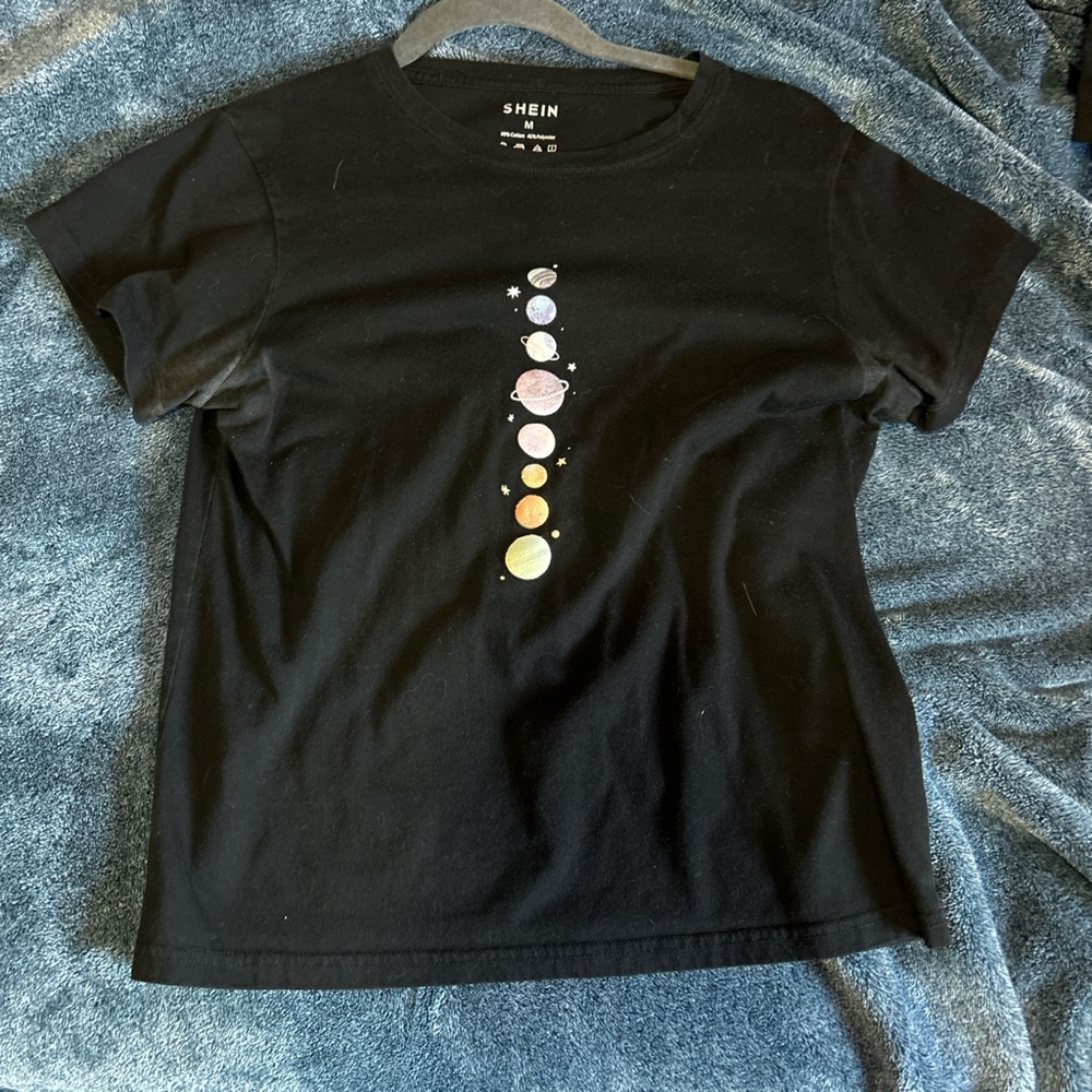 Planet cropped t-shirt size medium